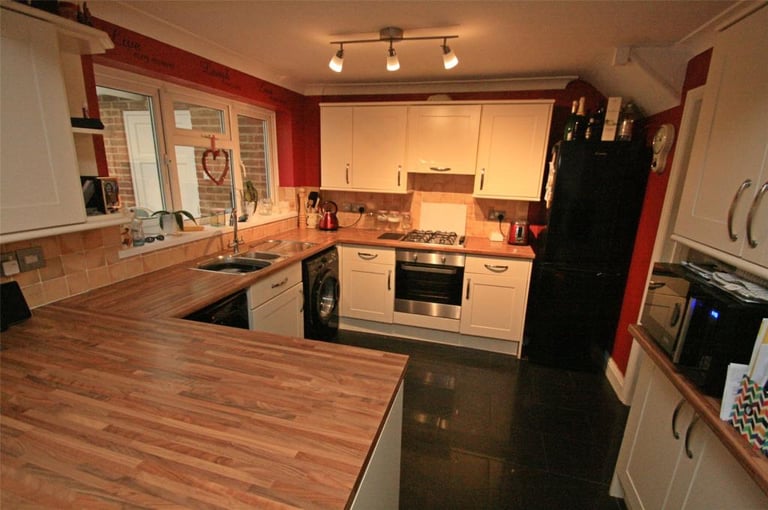 🎉🎉 Spacious and bright room for rent - ILFORD!!🎉🎉