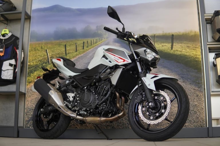2025 KAWASAKI NINJA 400 WHITE MOTORCYCLE