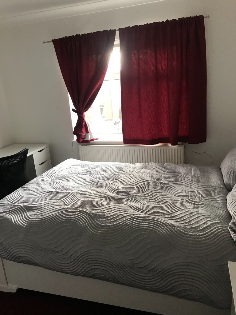Lovely double room in a beautifully furnished 3 bedroom house