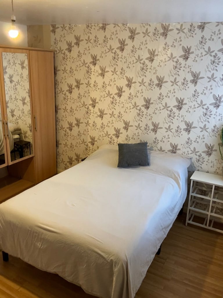 Double Room - Penge West Station