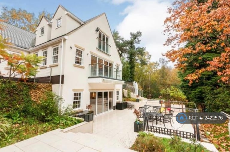 image for 5 bedroom house in High View Road, Lightwater, GU18 (5 bed) (#2422576)