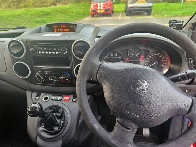 Peugeot partner 1.6hdi economy model van 1OWNER FULL SERVICE HISTORY LOW MILES 