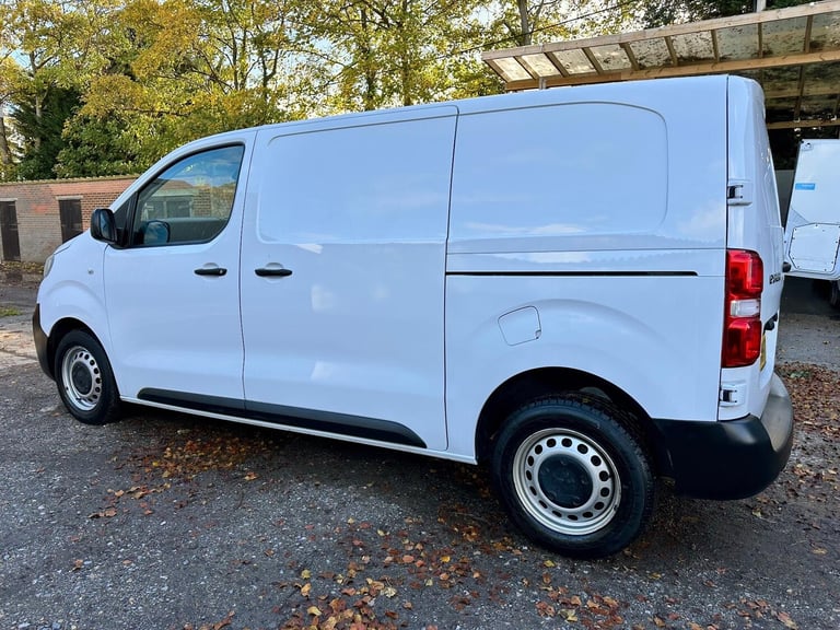 2023 Peugeot Expert 2.0 BlueHDi 1400 Professional Premium + Standard Panel Van MWB Euro 6 6dr PAN...