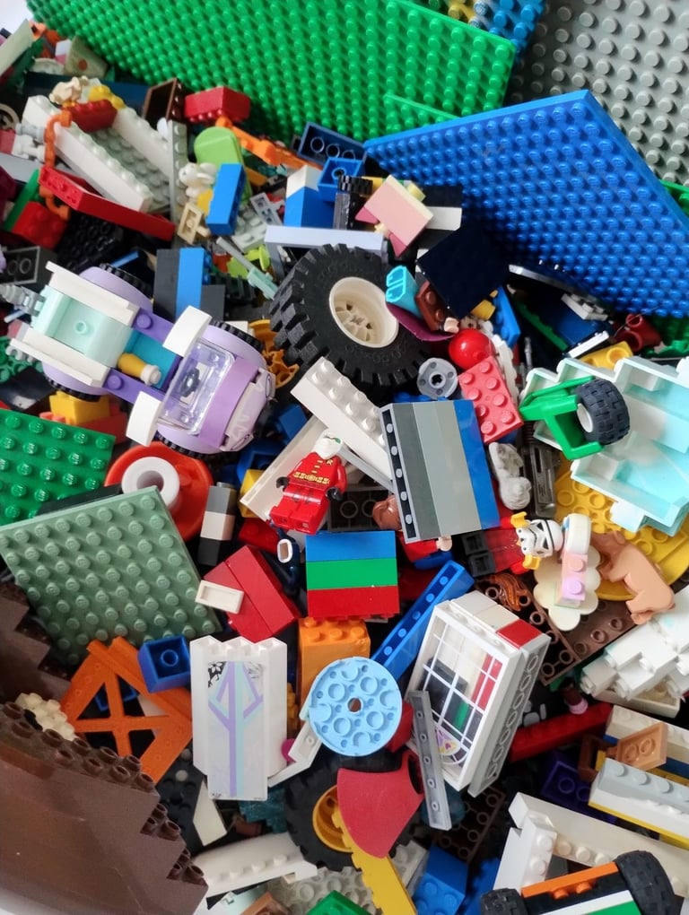Big bundle of Lego (box not included)