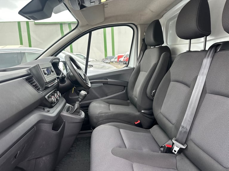  Renault Trafic 2.0 Dci Blue Sl28 Business Panel Van 5dr Diesel Manual L1 H1