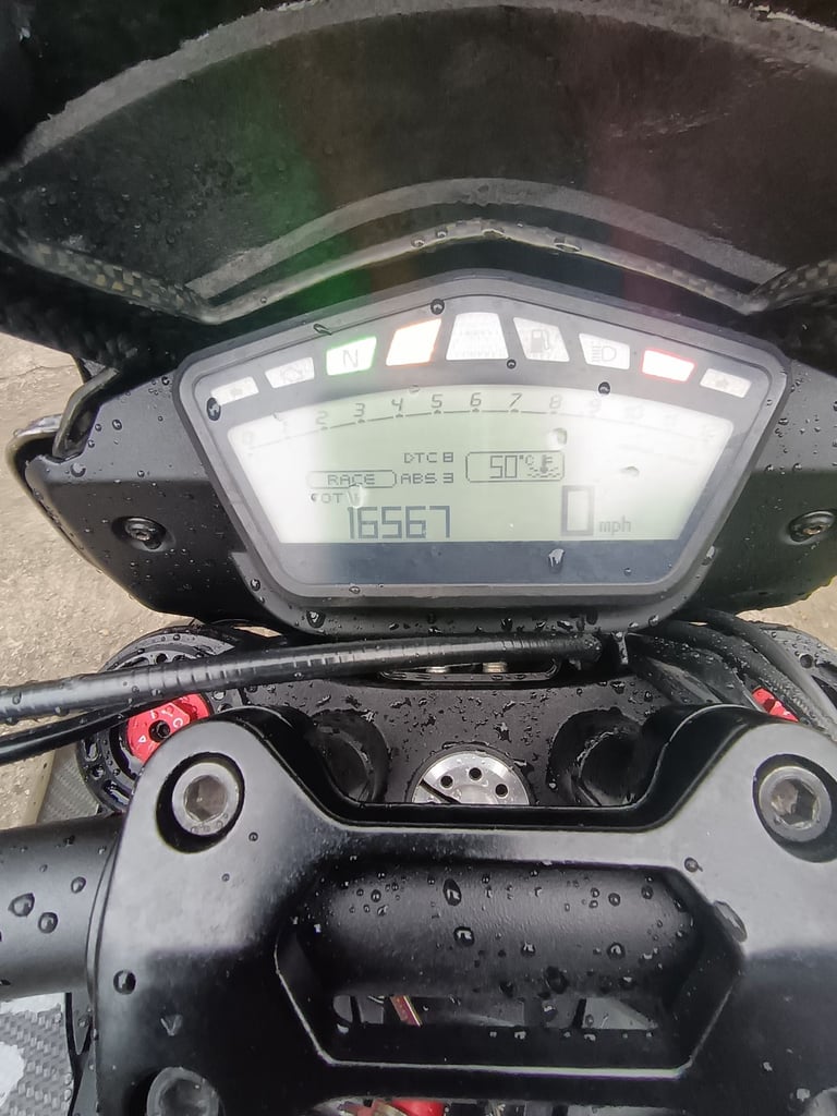 Ducati hypermotard 821 sp