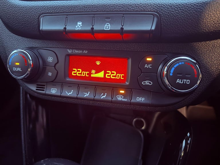 2015 Kia Ceed 1.6 GDi 3 DCT Euro 5 5dr HATCHBACK Petrol Automatic