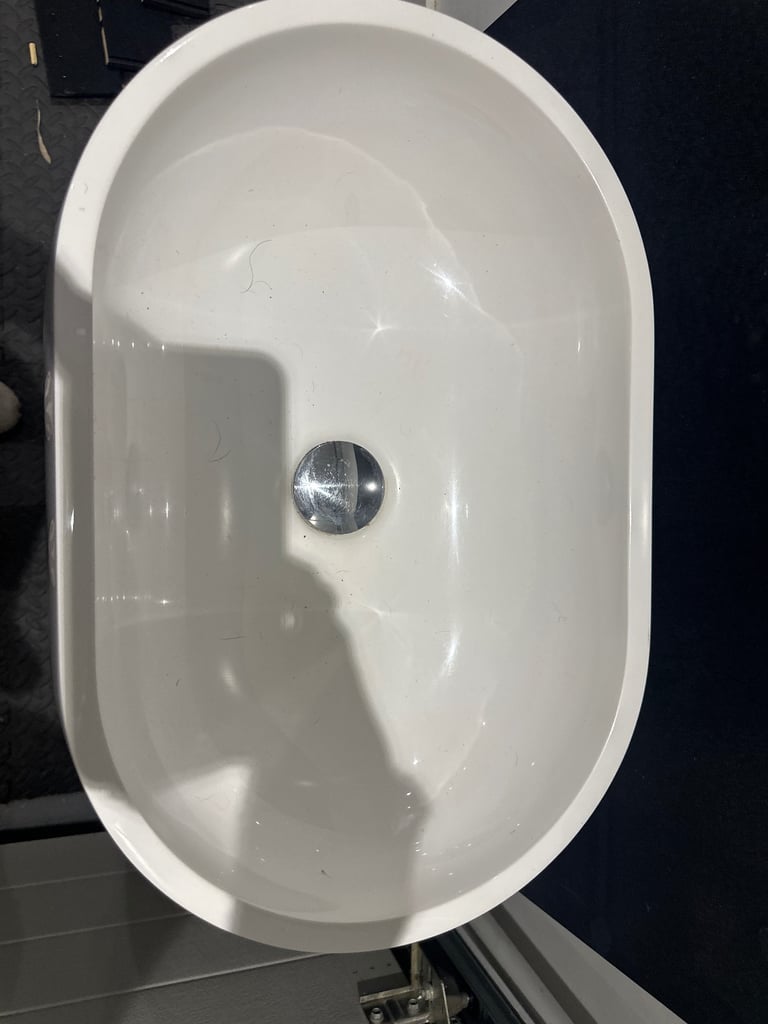 Freestanding basin 