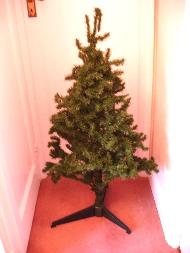 4 ft artificial Christmas tree