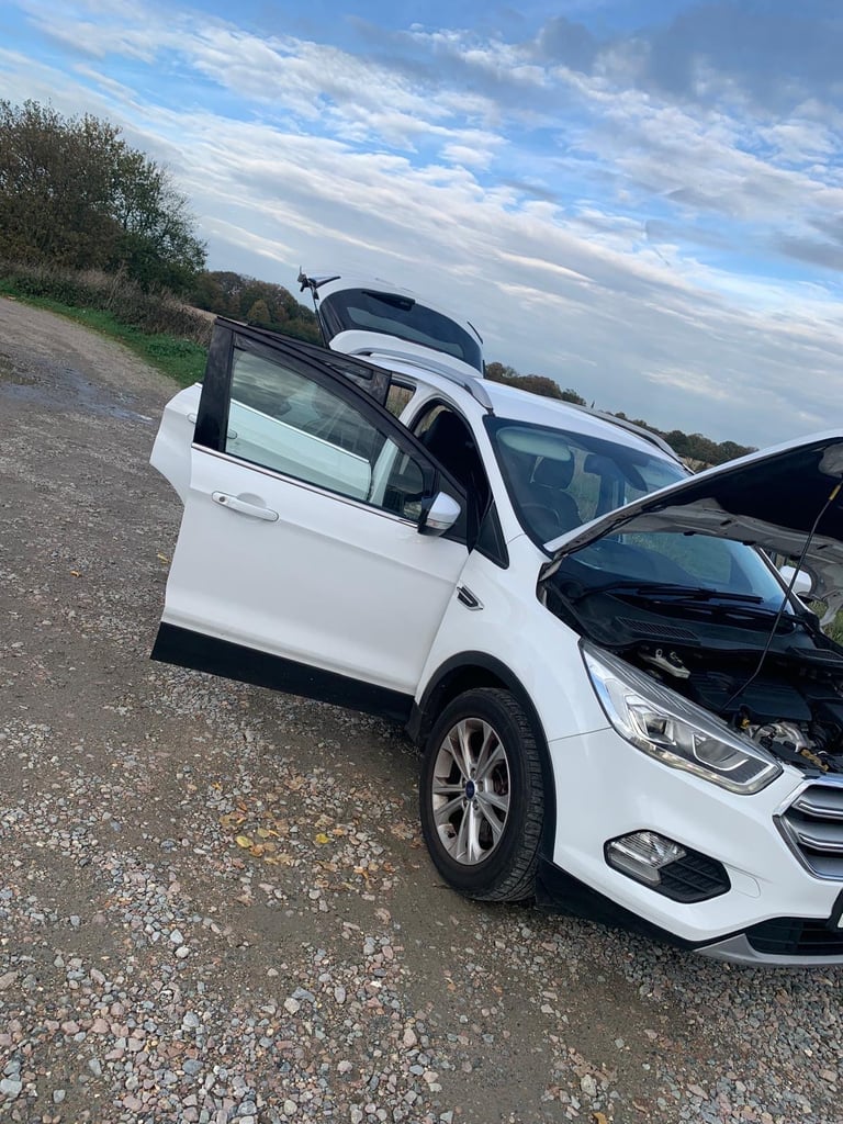 Ford, KUGA, Hatchback, 2017, Semi-Auto, 1498 (cc), 5 doors