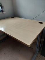 Desk - light wood - excellent condition