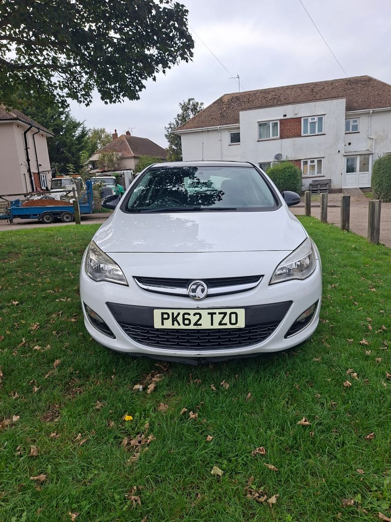 Vauxhall, ASTRA, Hatchback, 2012, Manual, 1686 (cc), 5 doors
