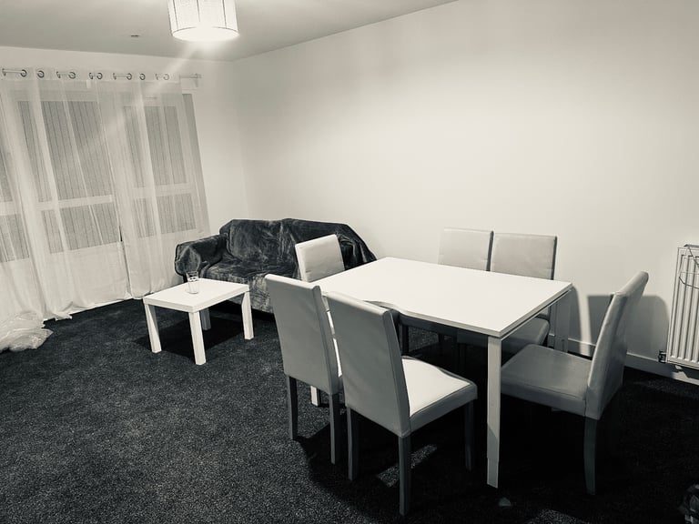 FURNISHED 2-bed Flat Double rooms Included Utilities weekly short-term car park