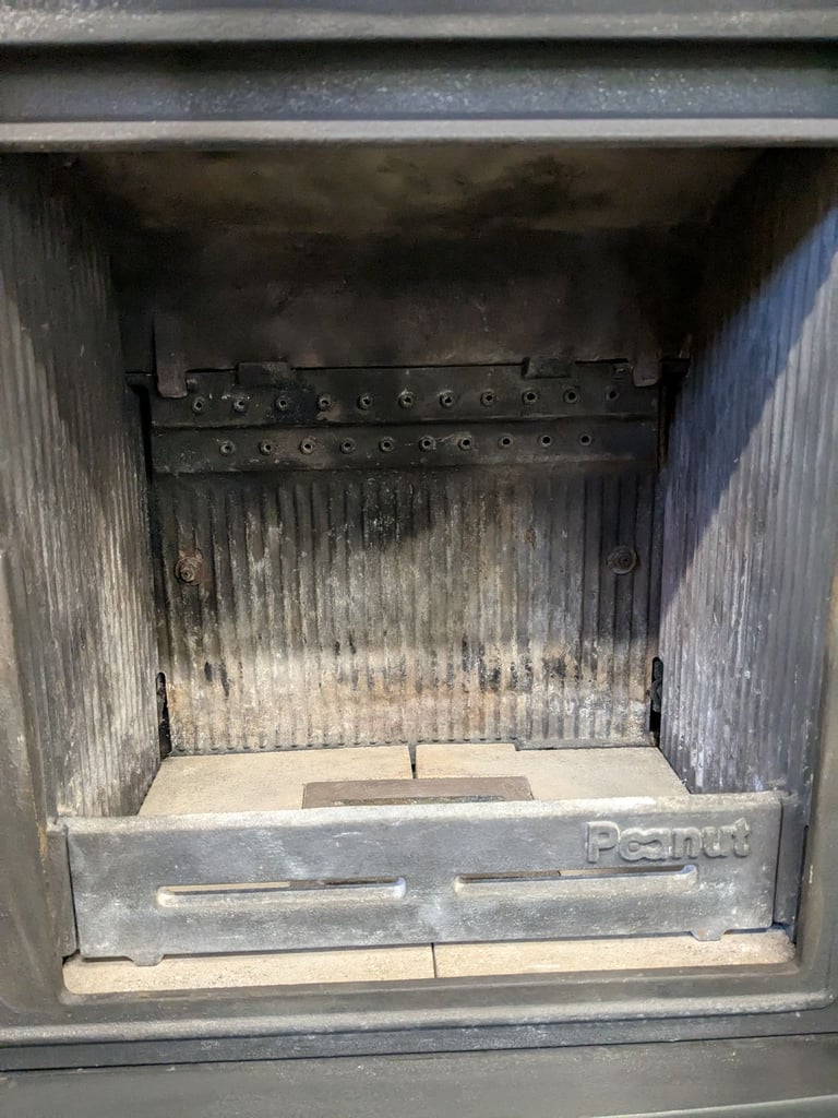 Saltfire Stoves, Peanut 5, Tall. 5.0kw wood stove, excellent condition!