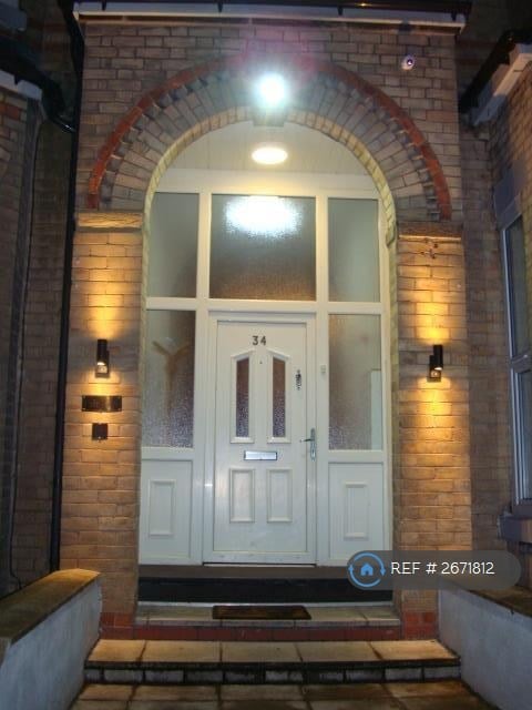 8 bedroom house in Wilbraham Road, Manchester, M14 (8 bed) (#2671812)