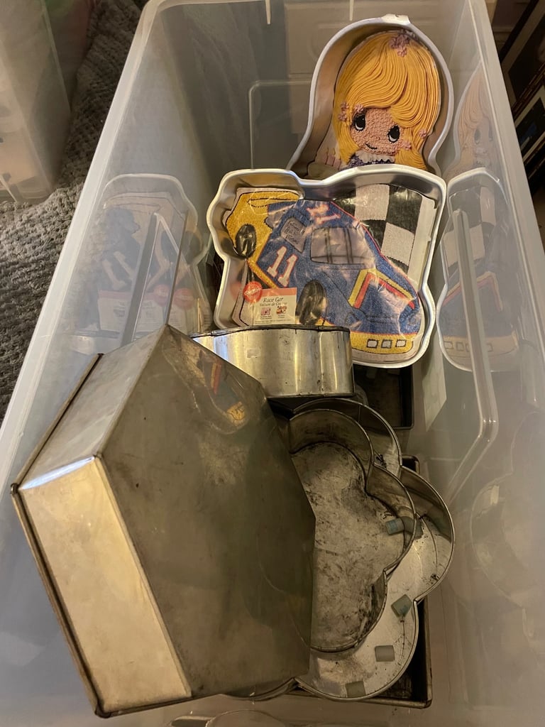 Cake decorating items