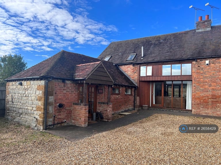 3 bedroom house in Manor Farm Court, Gaydon, Warwick, CV35 (3 bed) (#2658429)