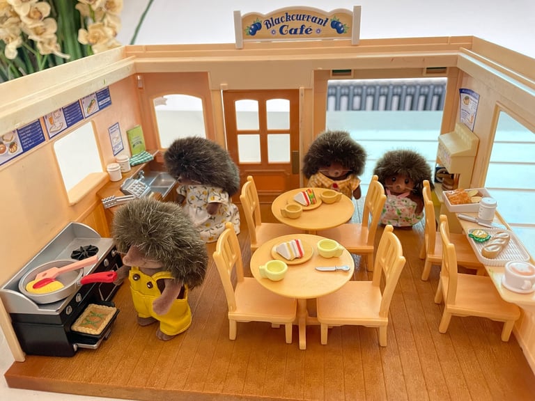 Sylvanian families vintage Blackcurrant cafe and fish and chip van immaculate 