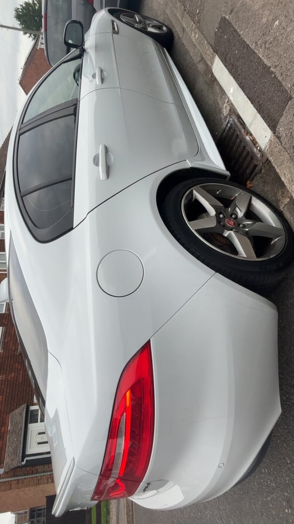 Jaguar, XE, Saloon, 2016, Manual, 1999 (cc), 4 doors