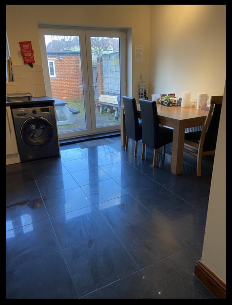 Large Double Room With Great City Links!