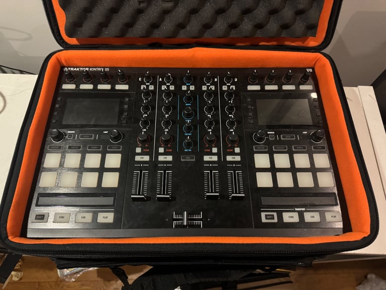 Native Instruments Traktor S5