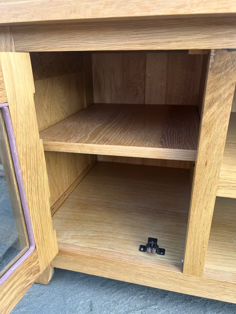 Solid Oak TV Stand - Excellent Condition 