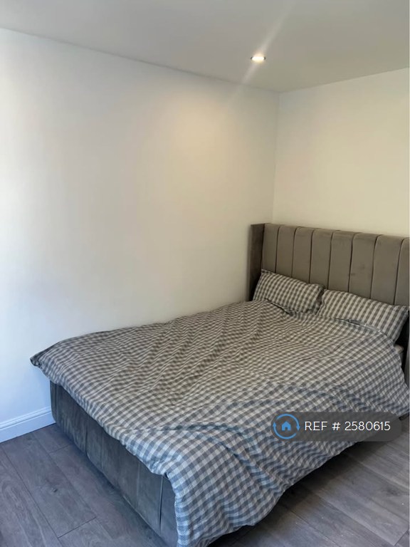 1 bedroom in Luton High Street, Chatham, ME5 (#2580615)