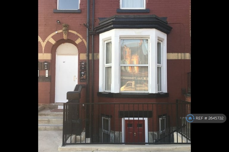 image for 1 bedroom flat in Roundhay Road, Leeds, LS8 (1 bed) (#2645732)