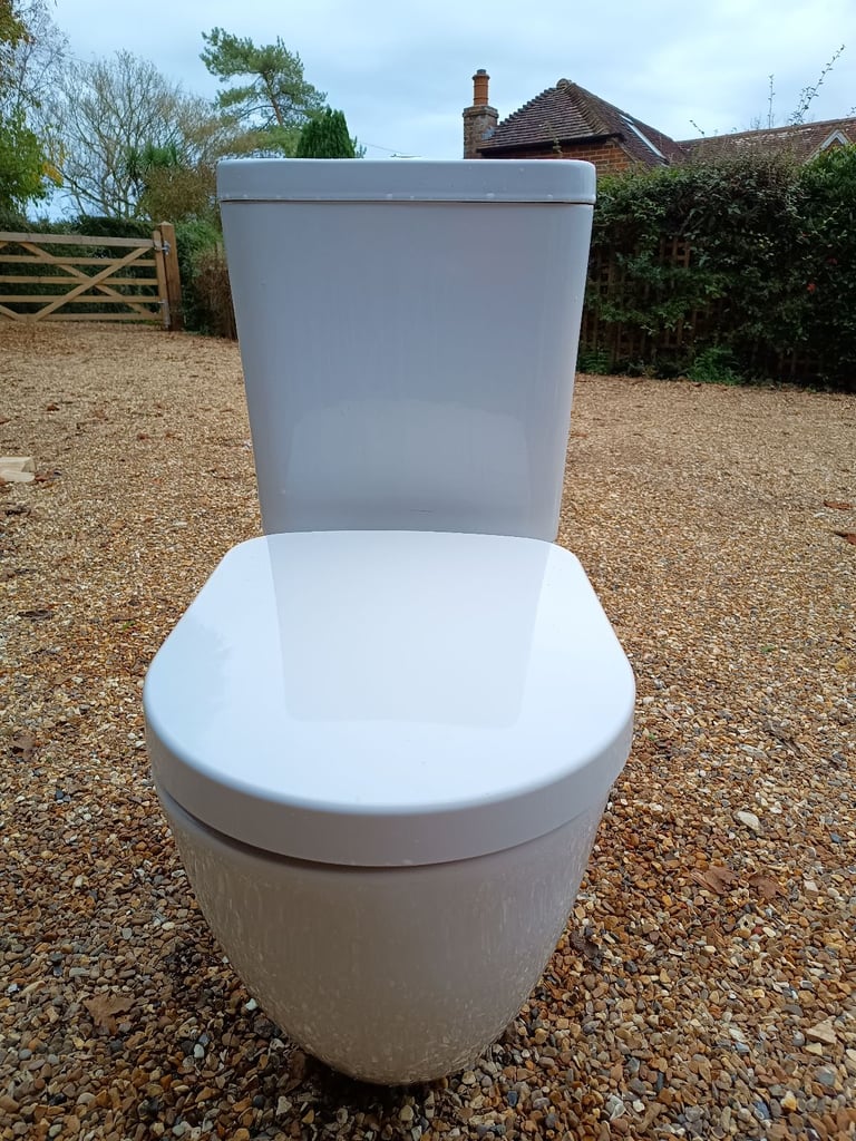 image for GOOD QUALITY PUSH BUTTON FLUSH MODERN TOILET with SOFT CLOSE SEAT.