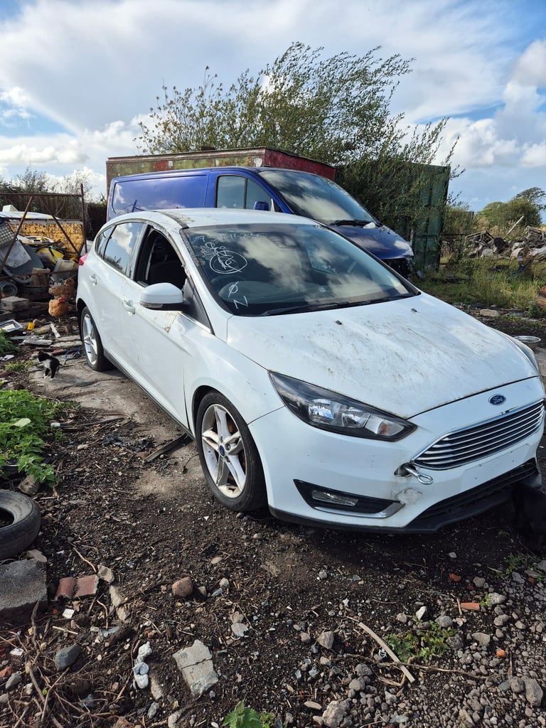 Ford focus parts spares or repair salvage damaged damage non runner 