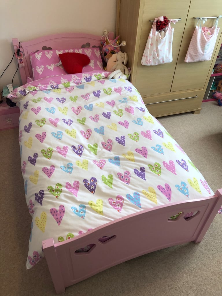 Single Bed,  pink with hearts cut out 💕