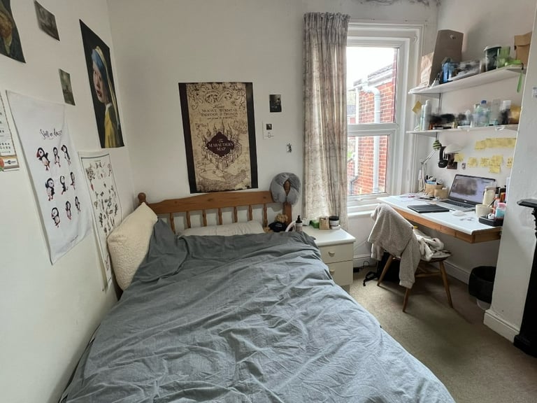 Two bedroom sublet in great value property near University of Southampton