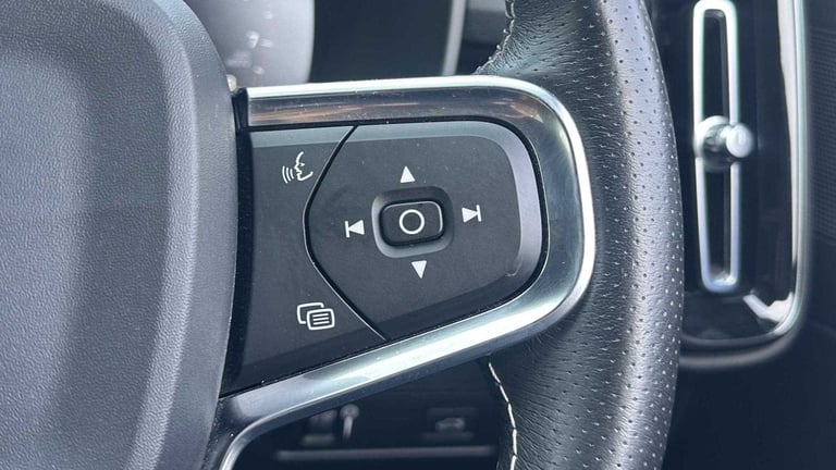 2020 Volvo XC40 2.0 B4P R DESIGN 5dr Auto Estate Petrol Automatic