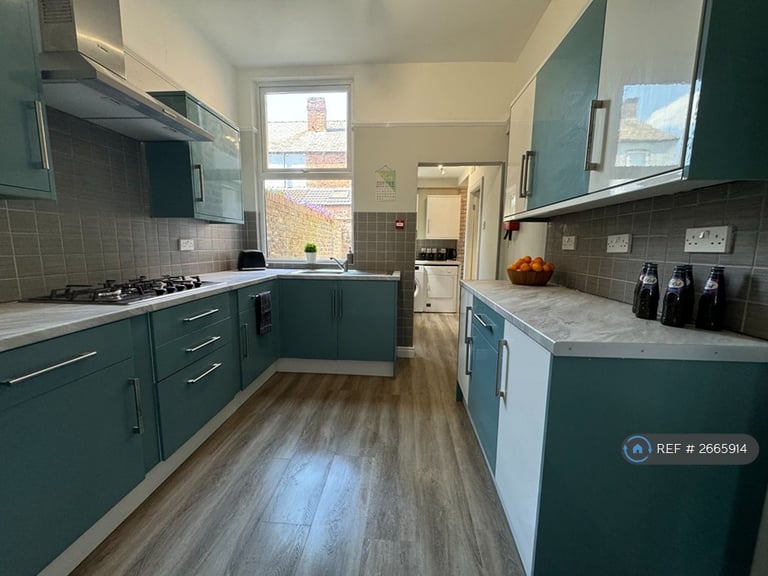 7 bedroom house in Stalbridge Avenue, Liverpool, L18 (7 bed) (#2665914)