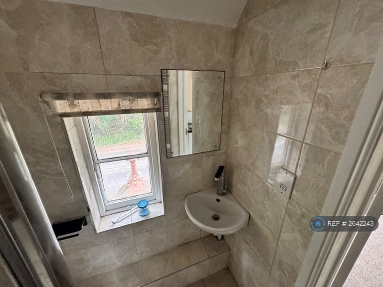 Studio flat in Balcombe Road, Crawley, RH10 (#2642243)