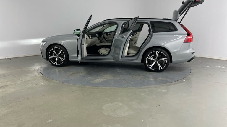 2025 Volvo V60 Plus, B4 Mild hybrid, Petrol, Dark Estate Petrol Automatic