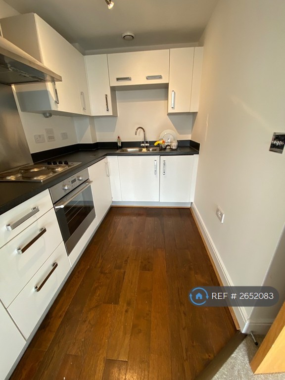 1 bedroom flat in Spa Road, London, SE16 (1 bed) (#2652083)