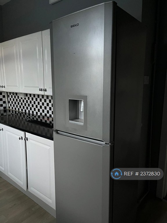 2 bedroom flat in Burnbank Street, Coatbridge, ML5 (2 bed) (#2372830)