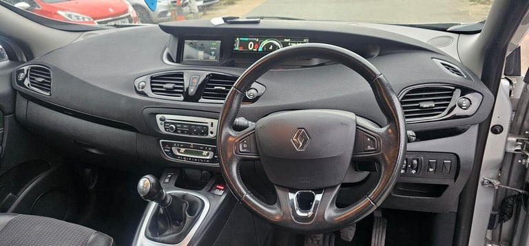 RENAULT SCENIC 1.6 Dynamique TomTom 1.6 110 2015