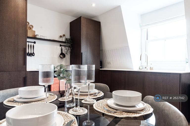 2 bedroom flat in Mitcham Road, London, SW17 (2 bed) (#2637142)