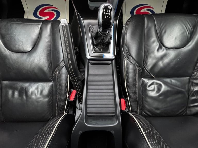 2015 15 VOLVO V40 1.6 D2 R-DESIGN LUX HATCHBACK 5DR DIESEL MANUAL EURO 5 (S/S) (