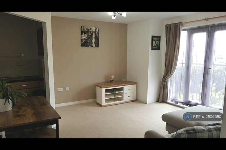2 bedroom flat in Waggon Road, Leeds, LS10 (2 bed) (#2606660)