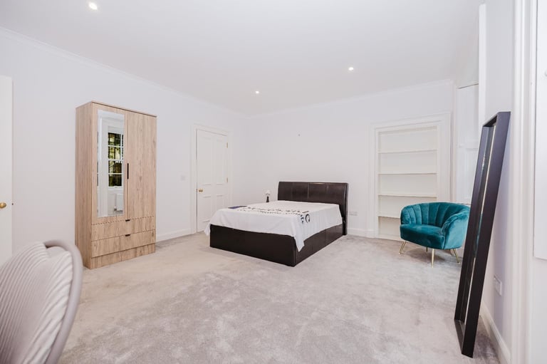 Incredible, 5 bedroom, HMO pending flat on Castle Terrace– available NOW