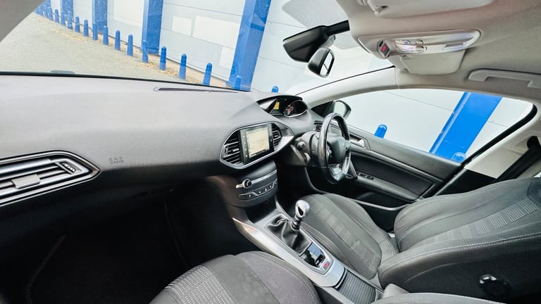 2015 Peugeot 308 1.2 PureTech Allure Euro 6 (s/s) 5dr HATCHBACK Petrol Manual