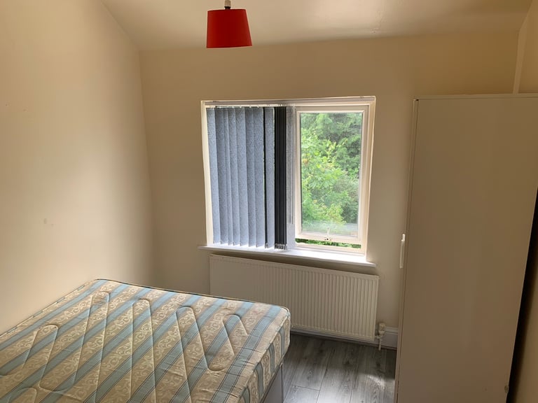 Double room in Hall Green, close to transport, good for city,bills inc