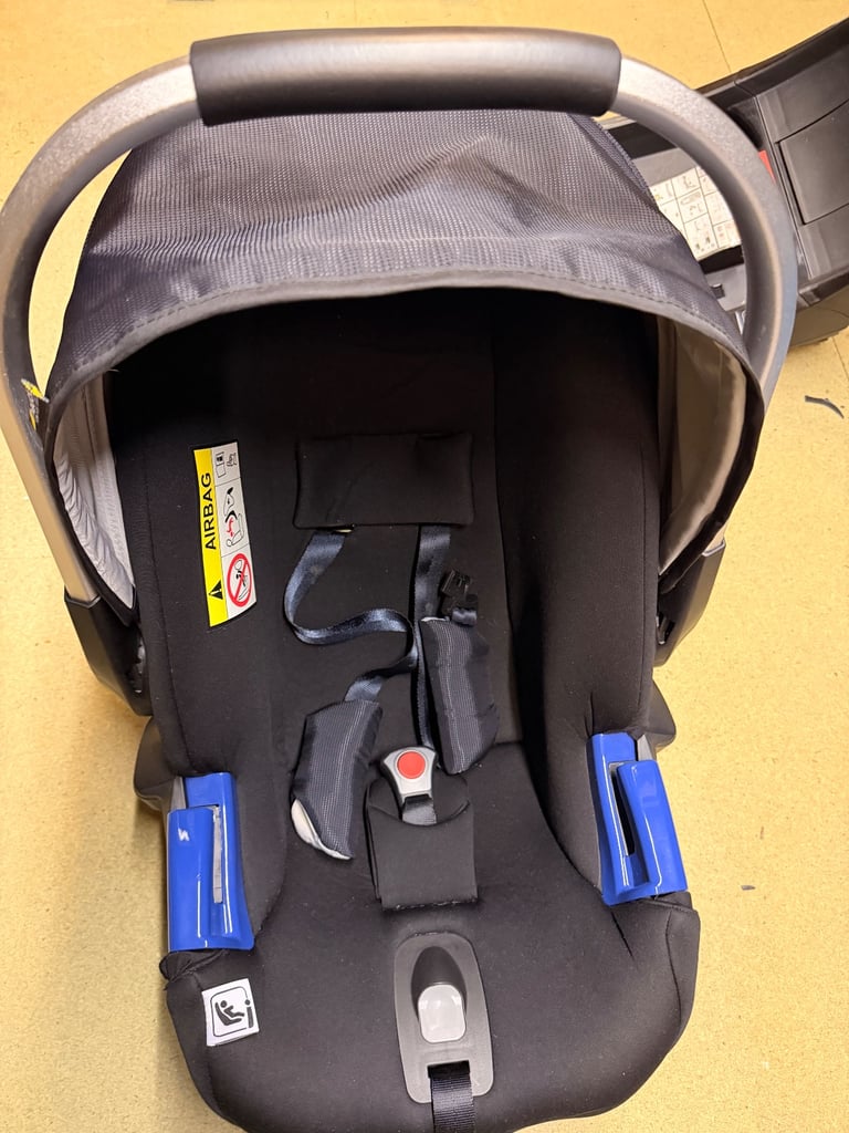 New born car seat with base in very good condition for sale 