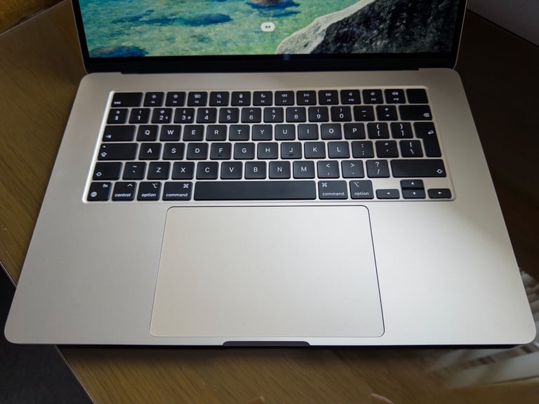 Apple MacBook Air M3 15", 16GB RAM, 256 SSD