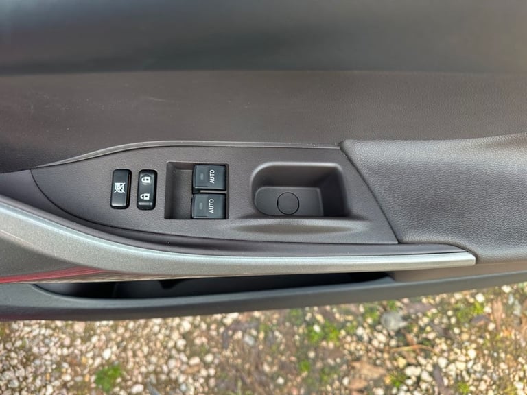 2011 Toyota IQ 1.0 VVT-i 2 3dr HATCHBACK PETROL Manual