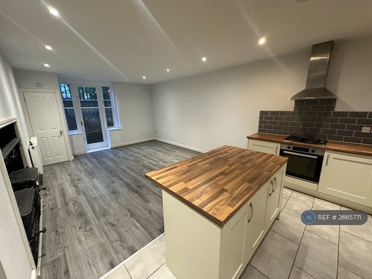 2 bedroom flat in Sunnyside, Liverpool, L8 (2 bed) (#2665771)