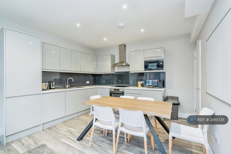 image for 1 bedroom in Leatherhead Road, Bookham, Leatherhead, KT23 (#2451735)